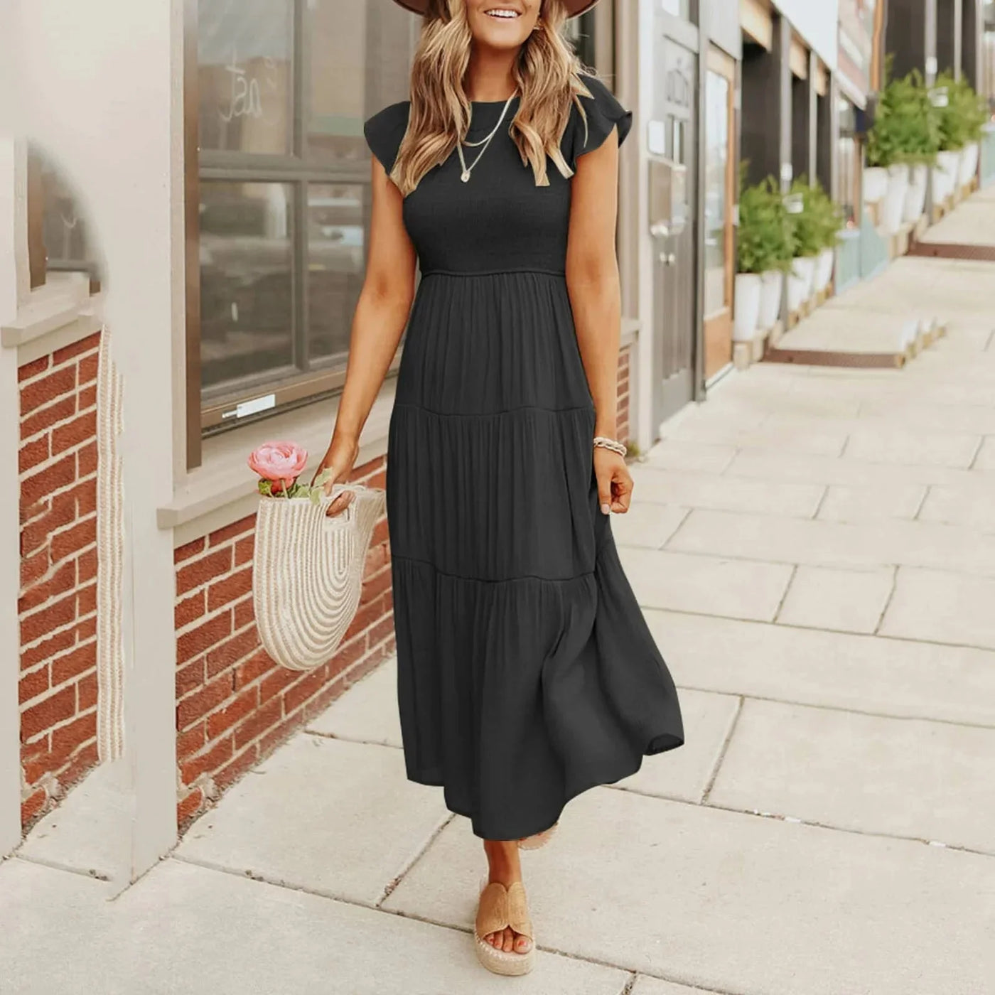 Elegant Maxi Dress with Figure-Flattering Fit